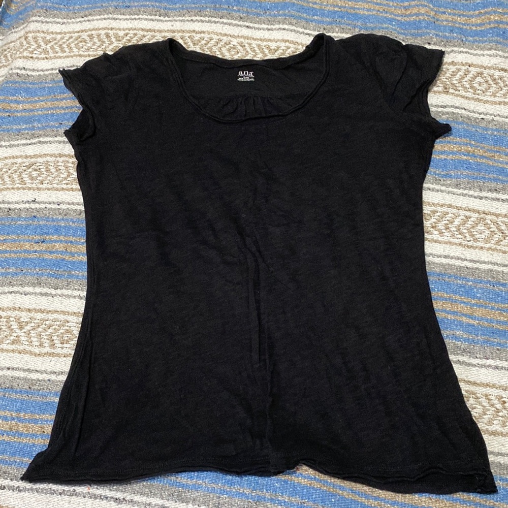 Raw edge tee with asymmetrical hemline